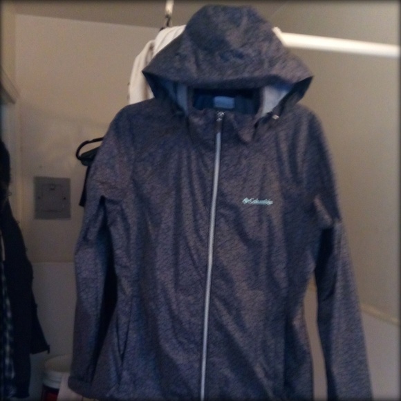 COLUMBIA (L) Packable Rain Jacket - Picture 3 of 7
